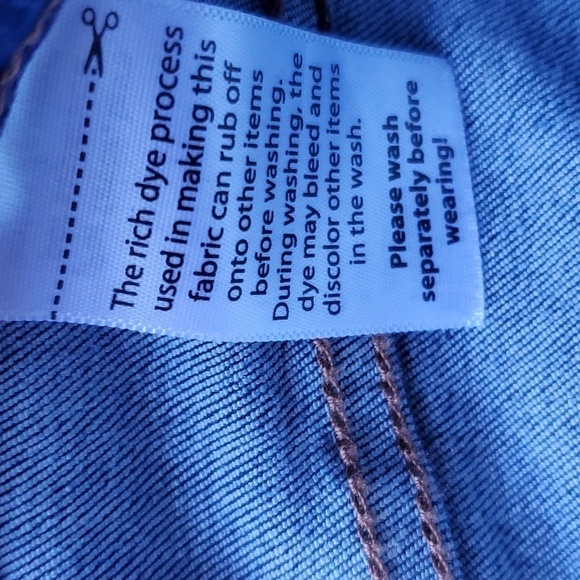 Time & True mid rise blue jean short size 4 - Picture 5 of 8